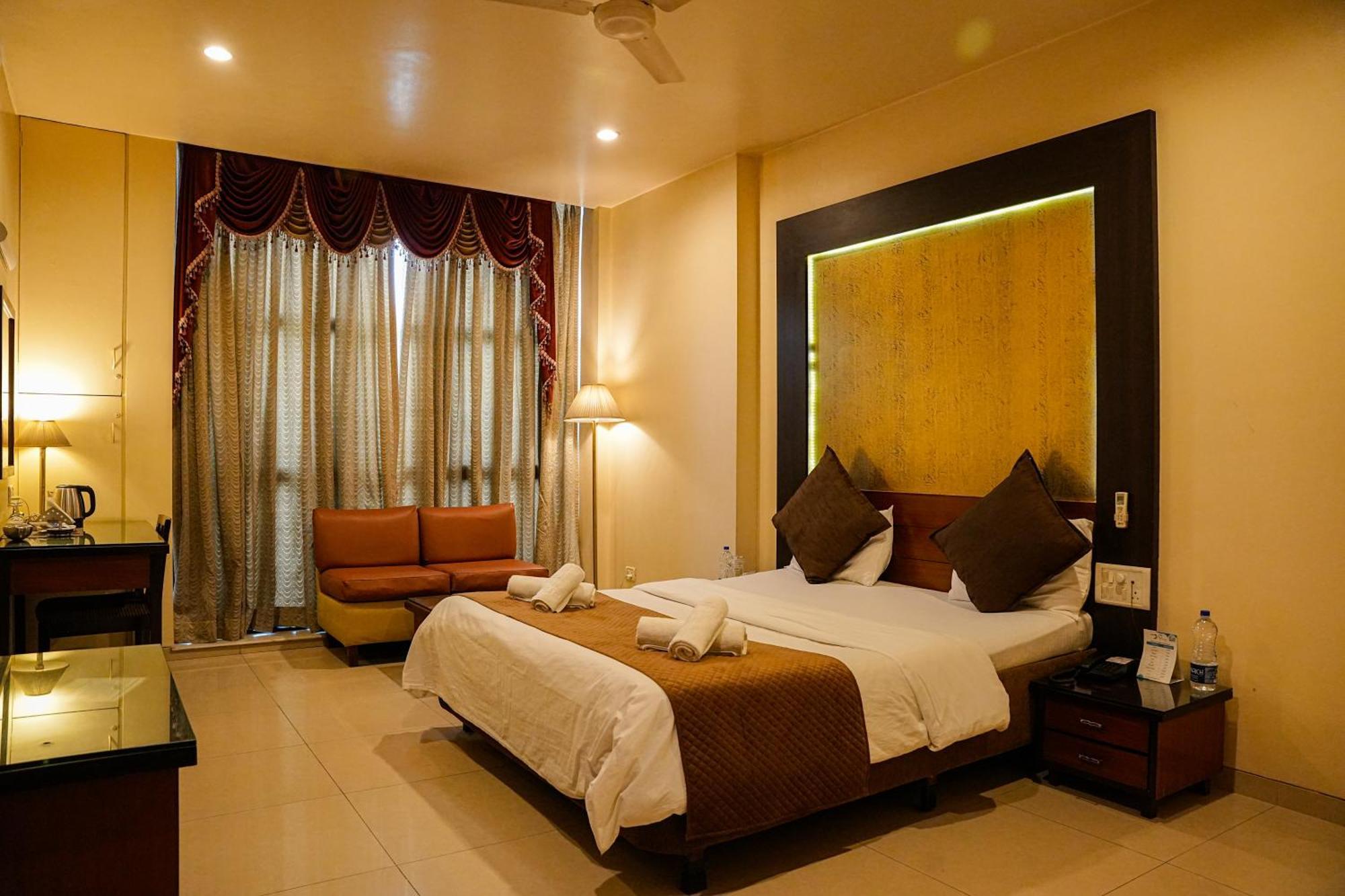 Hotel Viva Inn Yerandwane المظهر الخارجي الصورة