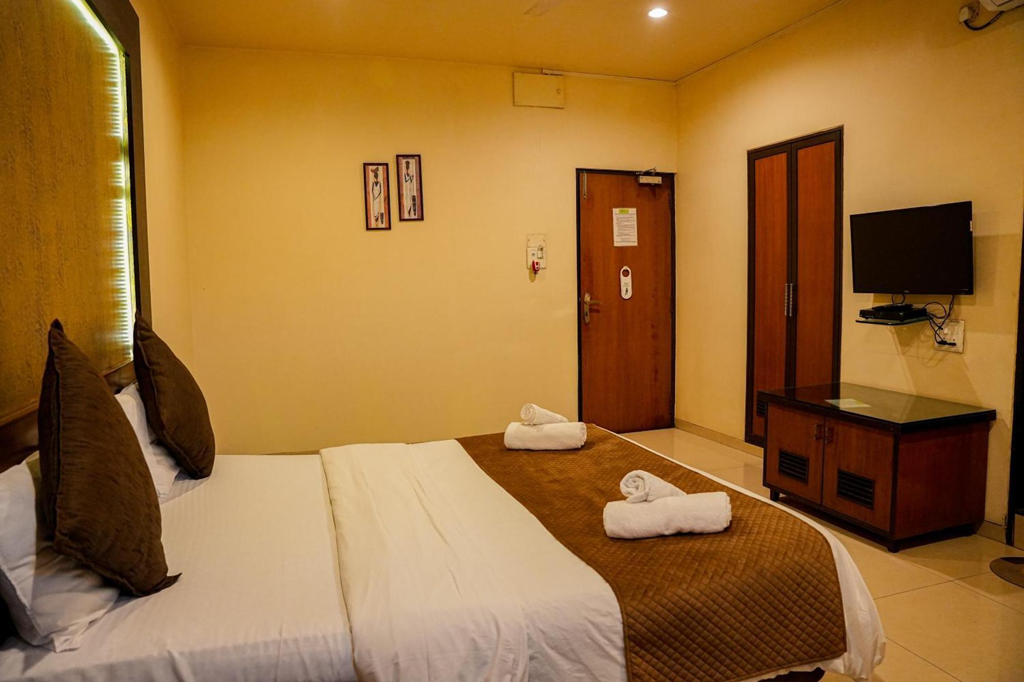 Hotel Viva Inn Yerandwane المظهر الخارجي الصورة