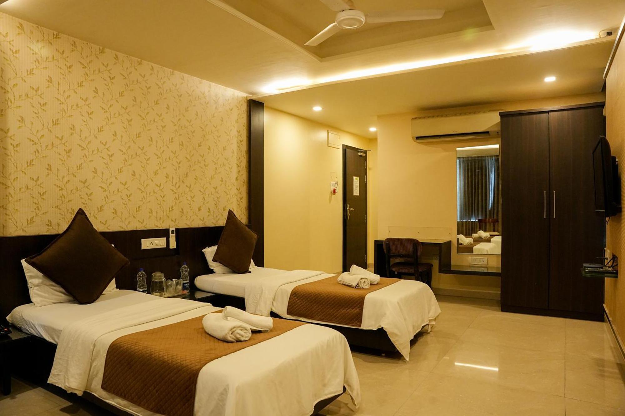 Hotel Viva Inn Yerandwane المظهر الخارجي الصورة