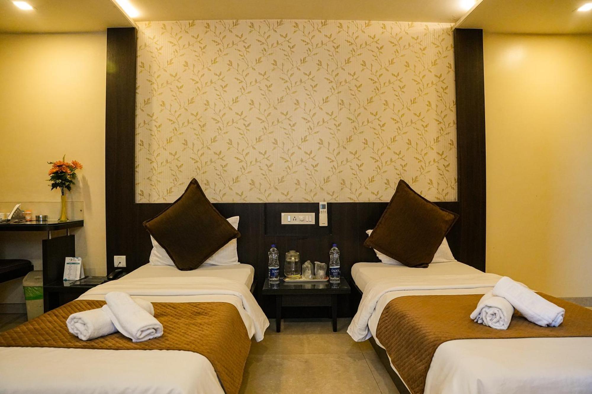 Hotel Viva Inn Yerandwane المظهر الخارجي الصورة